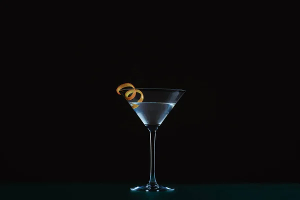 Cocktail Con Ghiaccio Fondo Nero — Foto Stock