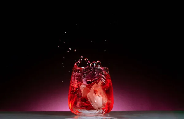 Cocktail Stänk Närbild — Stockfoto