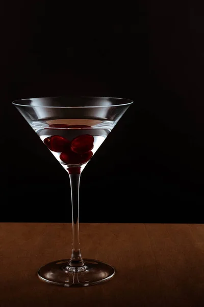 Bicchiere Cocktail Con Bacche Sfondo Nero — Foto Stock