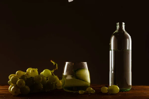 Przygotowanie Koktajlu Ogórkiem Winogronami — Zdjęcie stockowe