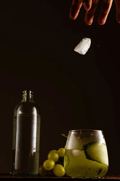 Cocktail Med Gurka Och Druva — Stockfoto