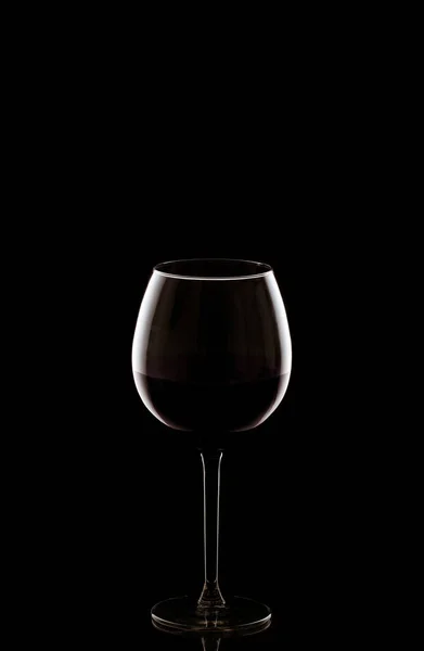 Siyah Arka Planda Bir Kadeh Şarap — Stok fotoğraf