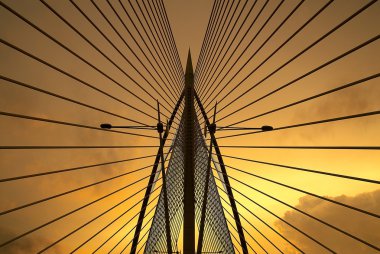 putrajaya, Malezya içinde seri saujana Köprüsü