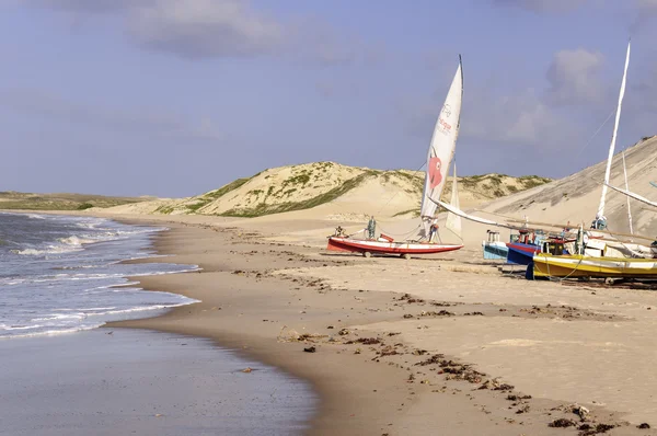 Pititinga (RN - Brasile) Barche da pesca sulla spiaggia — Foto Stock
