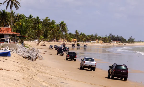 Bilar på stranden (Brasilien) — Stockfoto