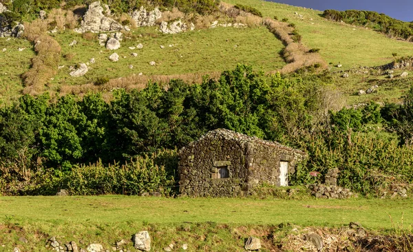 Casa in pietra lavica, arcipelago delle Azzorre (Portogallo) ) — Foto Stock