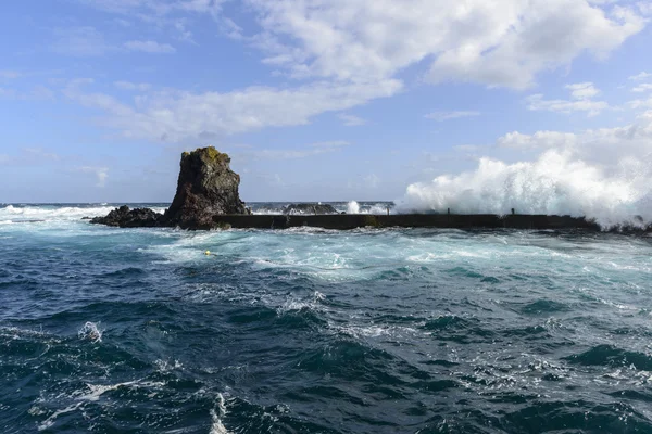 Falochron w santa cruz, archipelag Azory (Portugalia) — Zdjęcie stockowe