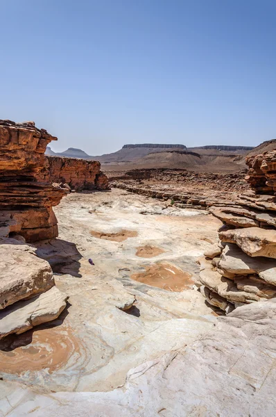 Stone river and waterfall in the dry season, Draa valley (Morocc — Stock Photo, Image