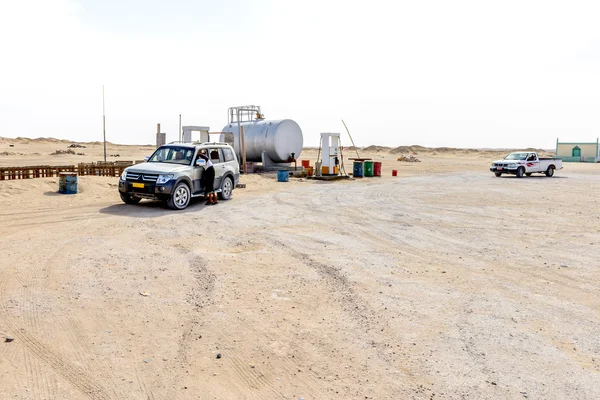 Station-service sur la route 43 vers Ubar, désert de Rub al-Khali (Oman ) — Photo