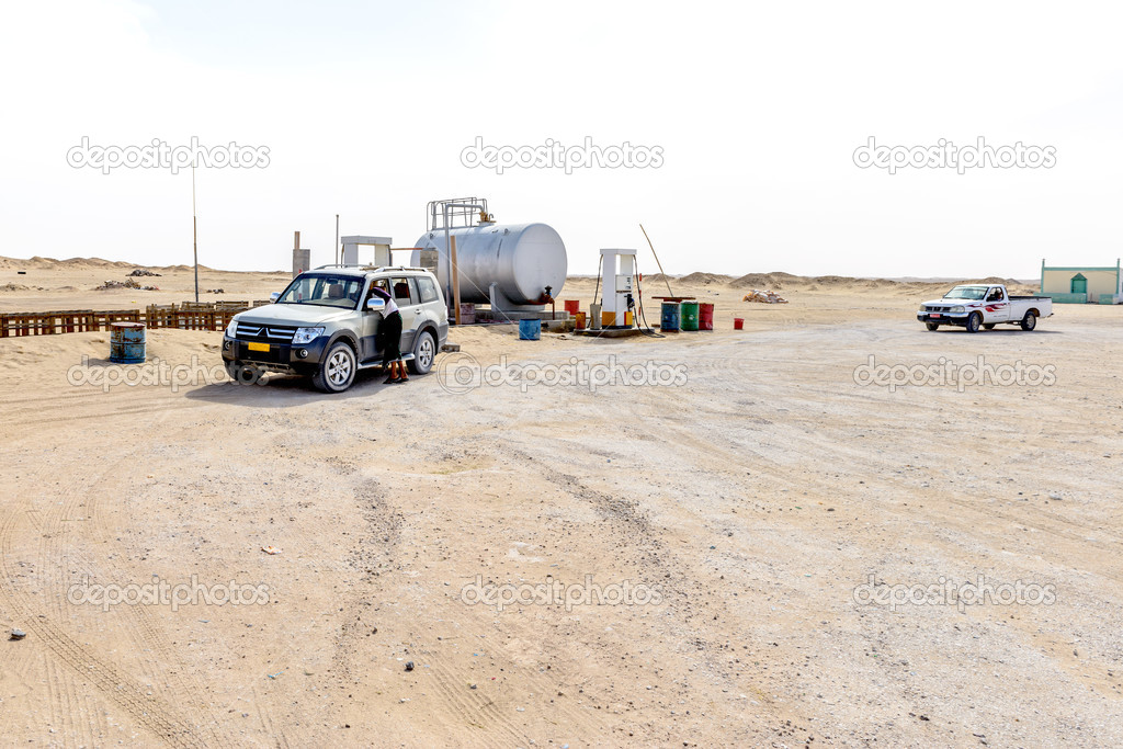 Gas station on route 43 to Ubar, Rub al-Khali desert (Oman)