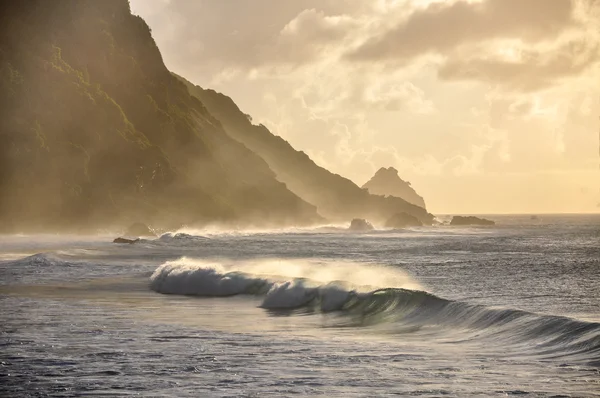 Waves at sunset, Fernando de Noronha, Pernambuco (Brazil) — Stock Photo, Image