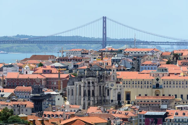 Carmo rahibe manastırı ve arka planda, lisbon (Portekiz Köprüsü) — Stok fotoğraf