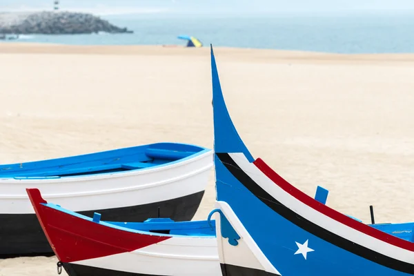 Barco na praia, Nazare (Portugal ) — Fotografia de Stock
