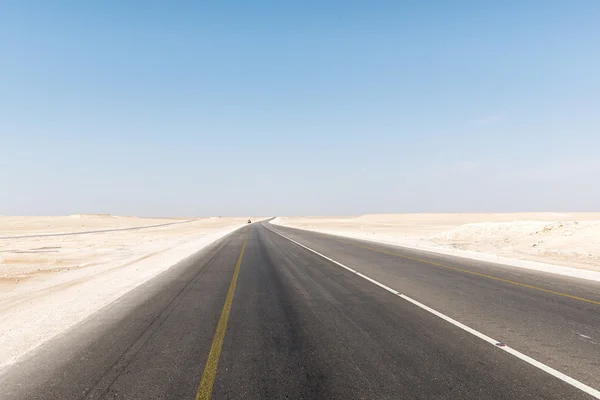 Autoroute dans le désert d'Oman (Oman ) — Photo