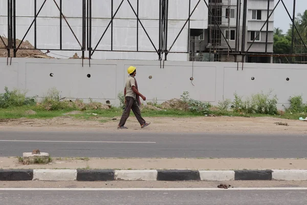 Chennai Tamil Nadu Hindistan Ekim 2021 Bir Işçi Yolda Güvenlik — Stok fotoğraf