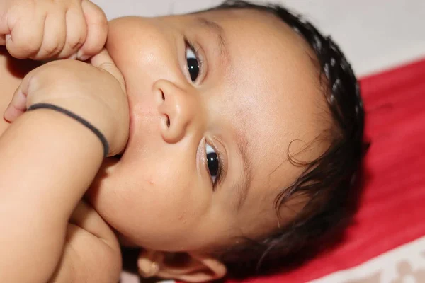 Close Small Innocent Newborn Sucking Thumb His Hand Looking Camera — Stock Photo, Image