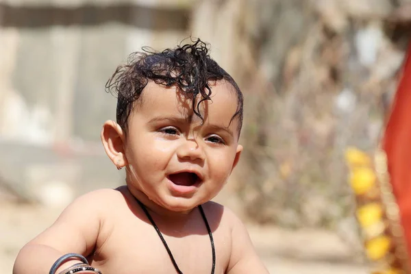 Foto Cerca Retrato Hermoso Bebé Feliz Con Caras Sonrientes Rajasthan —  Fotos de Stock