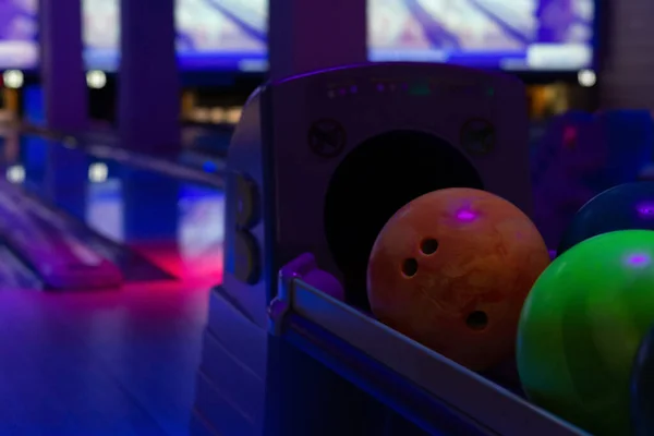 Bowling Kulübünde Renkli Bowling Topları — Stok fotoğraf