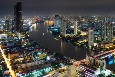 Bangkok, Tayland - 20 Ekim 2020: Bangkok Şehir Manzarası Chao Phraya Nehri boyunca