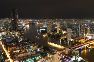 Bangkok, Tayland - 20 Ekim 2020: Bangkok Şehir Manzarası Chao Phraya Nehri boyunca
