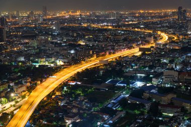 Bangkok, Tayland - 20 Ekim 2020: Gece sokakları ve Bangkok 'un ışıkları
