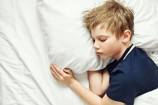Child Sleeps White Bed – stockfoto