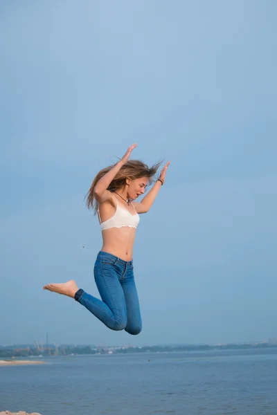 Ragazza volante — Foto Stock