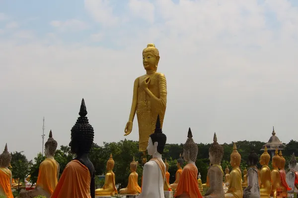 Buddhastatue im Freien — Stockfoto