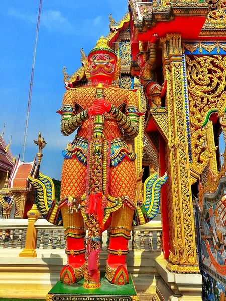 Estátua gigante estilo tailandês — Fotografia de Stock