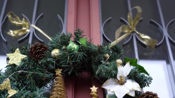 Low Angle View Elegant Christmas Wreath White Flowers Golden Ribbon — стоковое видео