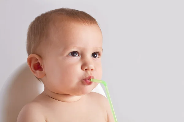 Baby drink water with straw — Stock Photo, Image