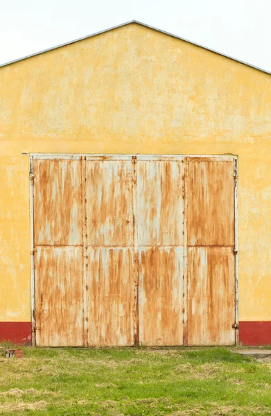 Rusty garage door — Stock Photo, Image
