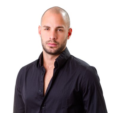 siyah tişörtlü adam
