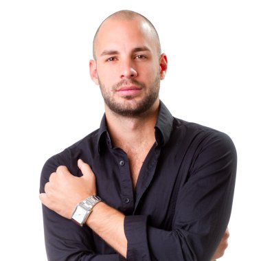siyah tişörtlü adam