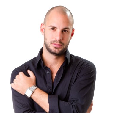 siyah tişörtlü adam