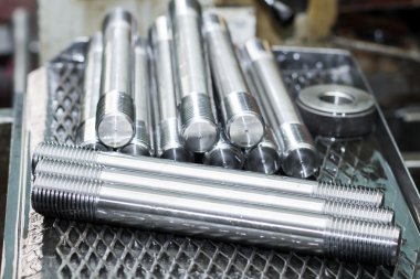 yuvarlak metal çubuklar