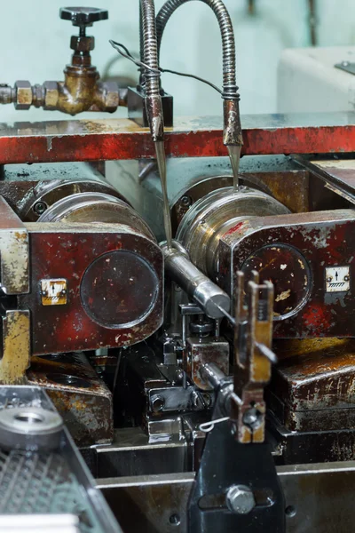 Torno de máquina en un taller —  Fotos de Stock