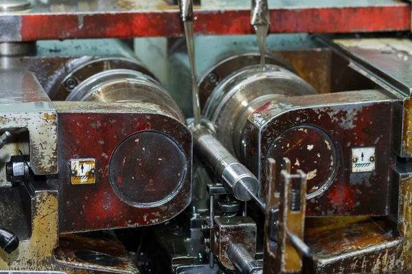 Torno de máquina en un taller —  Fotos de Stock