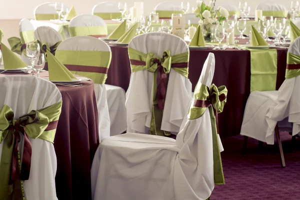 Conjunto de mesa para la boda u otra cena de evento abastecido —  Fotos de Stock