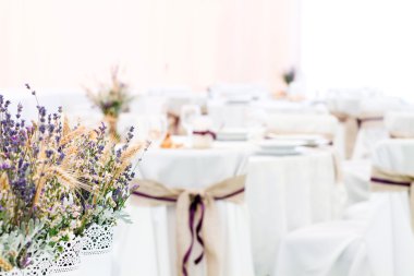 Süslü düğün masası