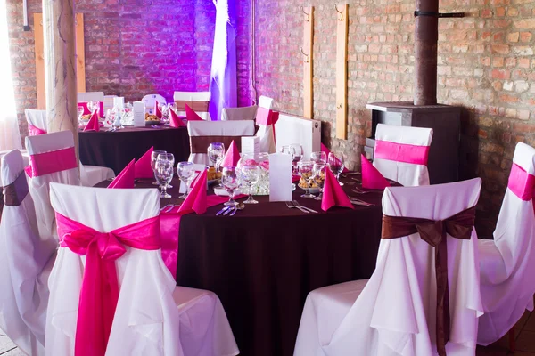 Pink and purple light wedding table — Stock Photo, Image