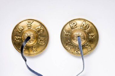 Tibet Tingsha Zilleri, Mane Padme Hum Sembolleri Nepal 'den Kabartmalı El Akordu