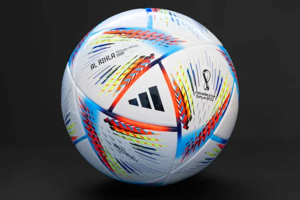 Lusail, Katar. 9 Nisan 2022. Bir Adidas Al Rihla mini futbol topu küçük beden ve köpük çekirdeği. 2022 FIFA Dünya Kupası Katarı