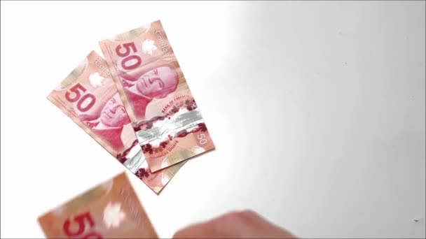 Calgary Alberta Canada Mei 2022 Een Persoon Wat Canadese Bankbiljetten — Stockvideo