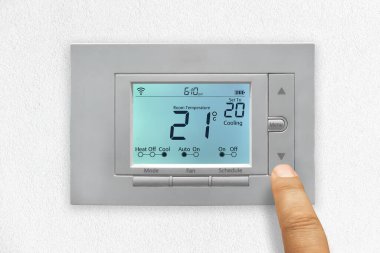 Akıllı bir termostat ev sıcaklığını uzaktan kontrol eder ve herhangi bir yerde ve zamanda ayarlar..