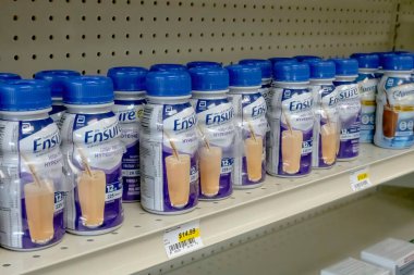 Calgary, Alberta, Kanada. 20 Ekim 2022. Abbott Laboratuvarları tarafından üretilen besin takviyeleri ve yemek değişiklikleri.