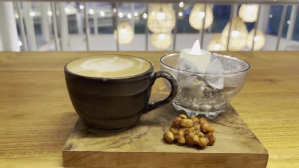 Café Latte avec biscuit aux arachides. Veille de Noël 4k — Video