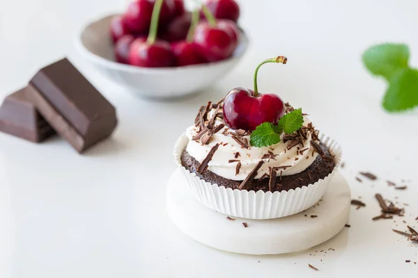 Chocolate Cherry Cupcake White Green Leafes Red High Quality Photo Stok Fotoğraf