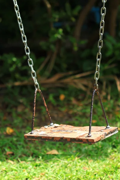 Oude houten swing — Stockfoto