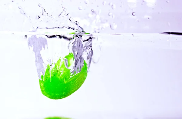 Dulces verdes en el agua —  Fotos de Stock